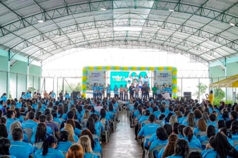Quixeramobim celebra 36 escolas com nota 10 e lança Programa Família e Escola