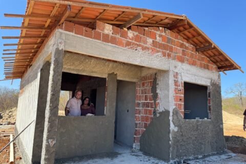 Milhã assina ordem de serviço para construção de moradias que beneficiarão 70 famílias