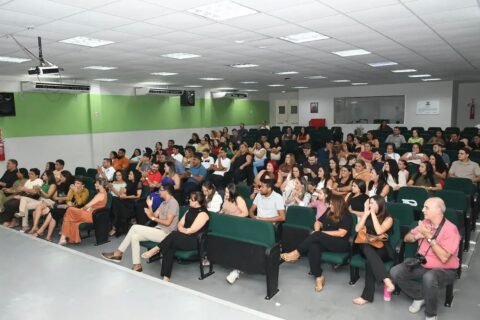 Quixeramobim celebra conclusão de curso profissionalizantes e entrega de certificados