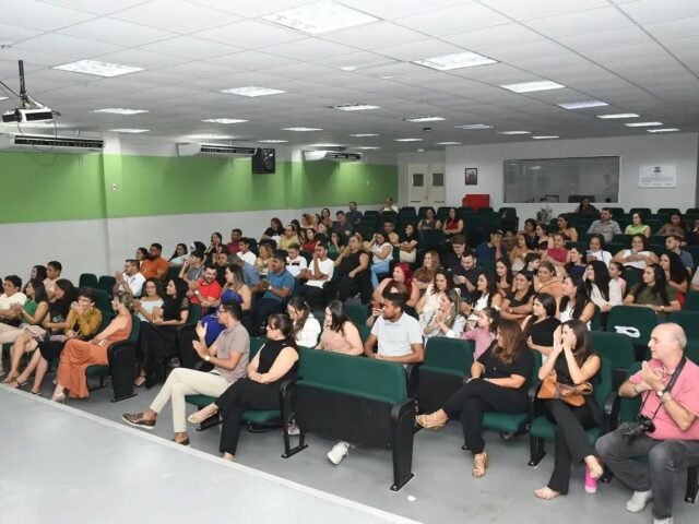 Quixeramobim celebra conclusão de curso profissionalizantes e entrega de certificados