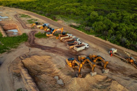 Mineradora americana estuda exploração e refino de lítio no Sertão Central do Ceará