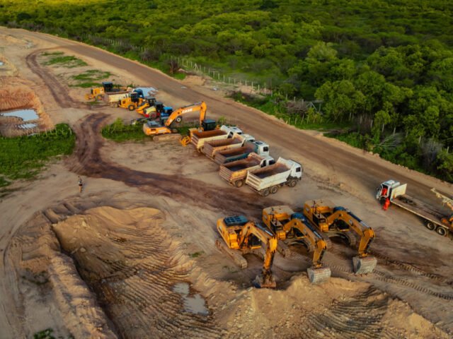 Mineradora americana estuda exploração e refino de lítio no Sertão Central do Ceará