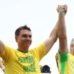 Flávio Bolsonaro lidera primeiro turno e disputará Presidência com Lula no segundo turno POLITICA