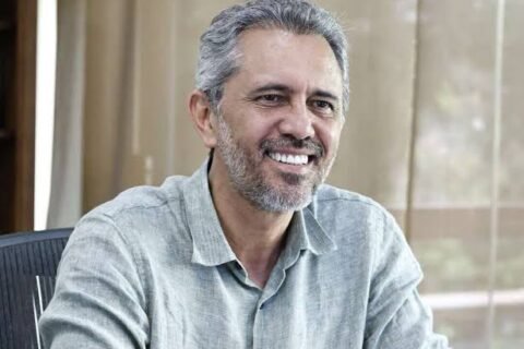 Elmano de Freitas é reeleito governador do Ceará no primeiro turno e vence Ciro Gomes